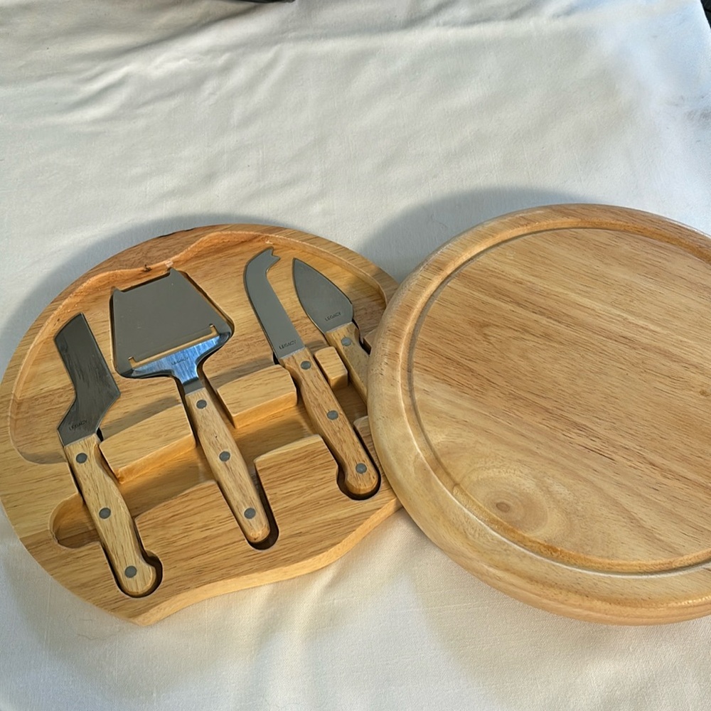 Legacy Cheese Plate with 4 knives